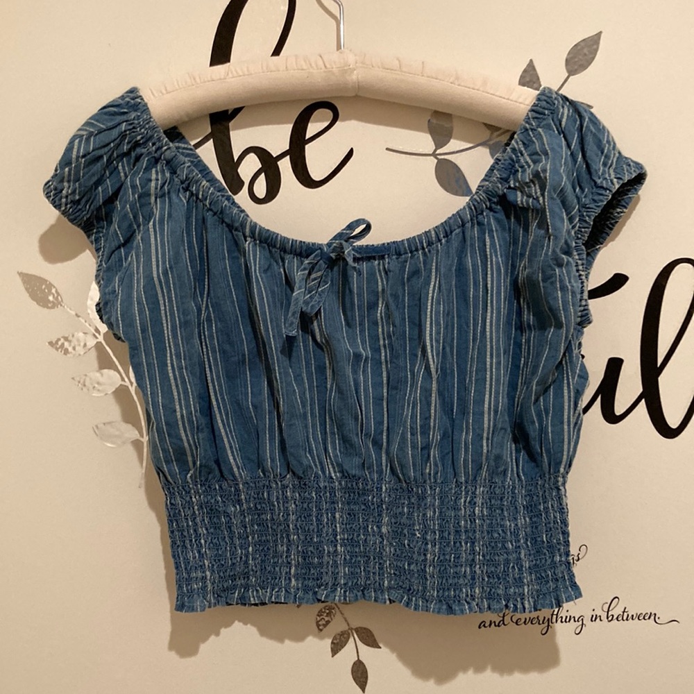 AE off shoulder cropped top